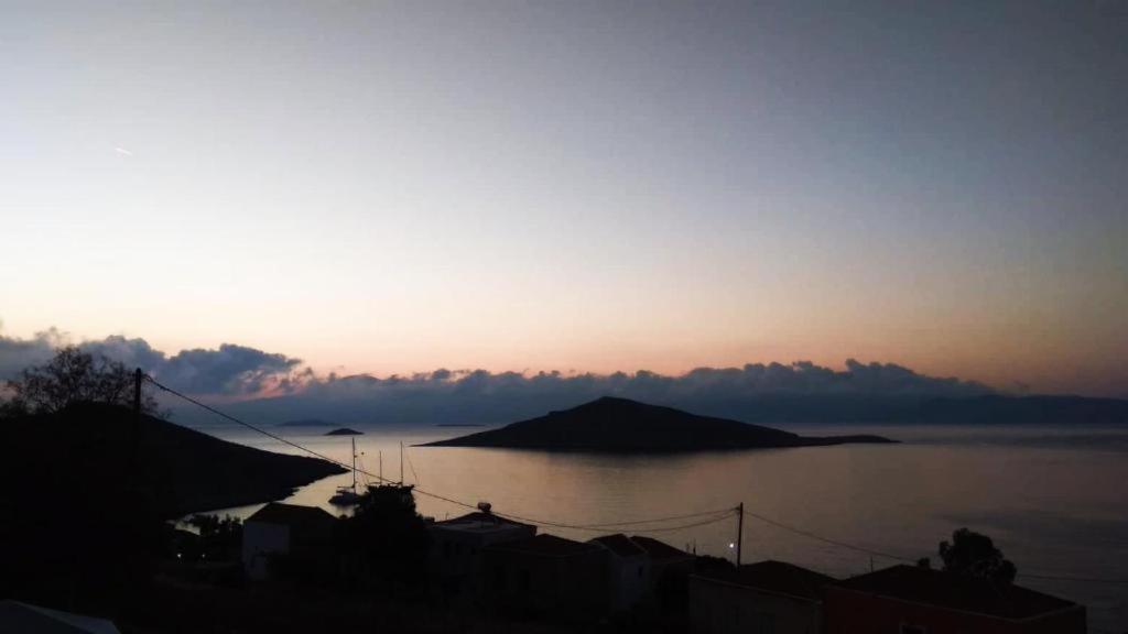 Marina Castellana Studios II Chalki Town Luaran gambar
