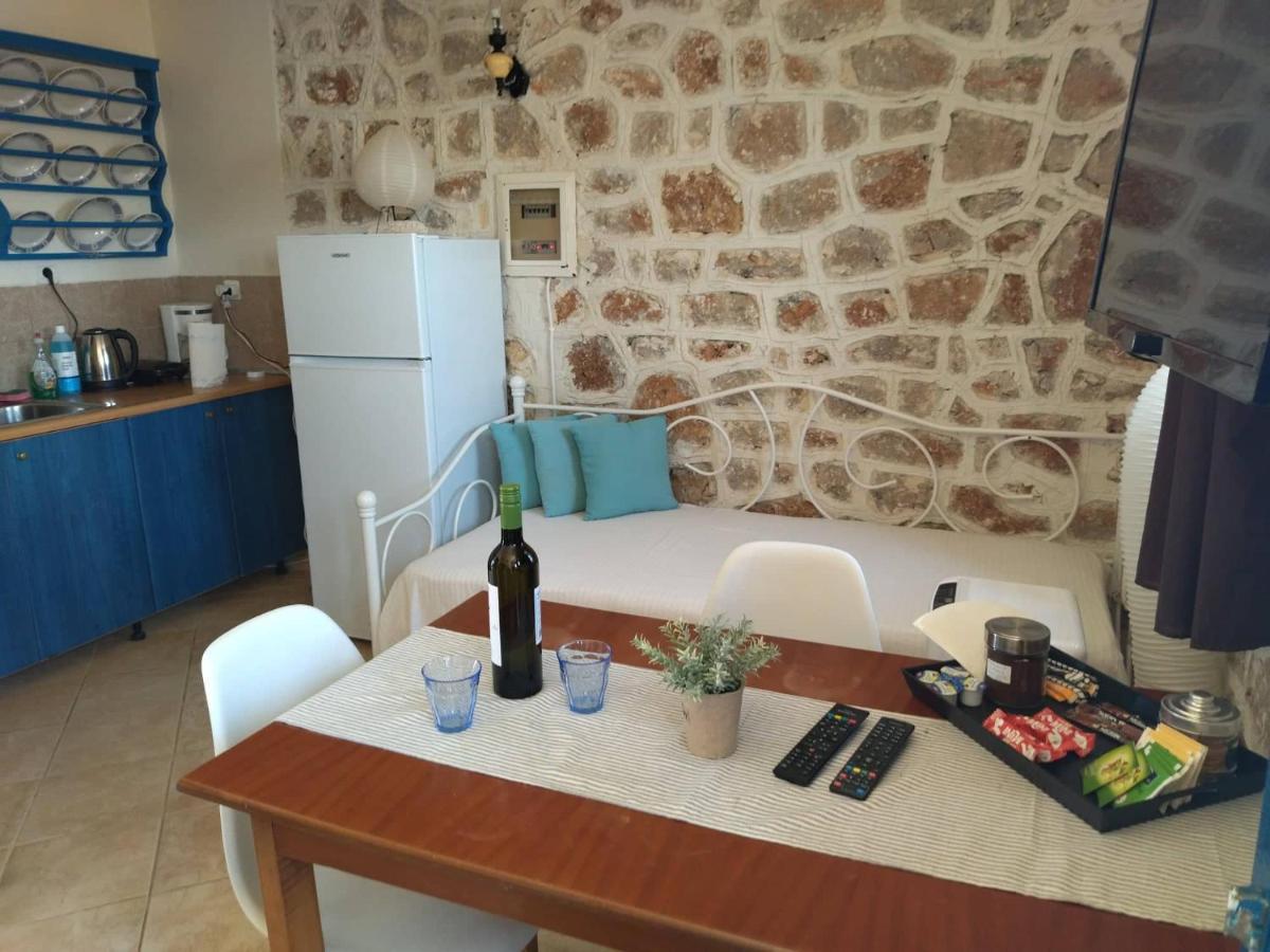 Marina Castellana Studios II Chalki Town Luaran gambar
