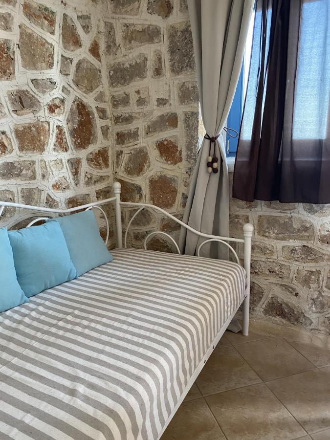 Marina Castellana Studios II Chalki Town Luaran gambar